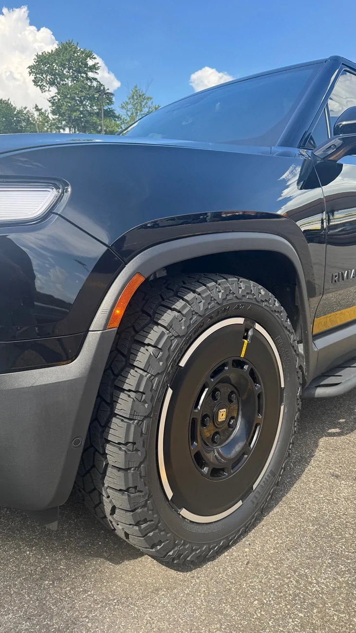 Rivian R1T R1S 22” Pirelli XTM AT IMG_5755