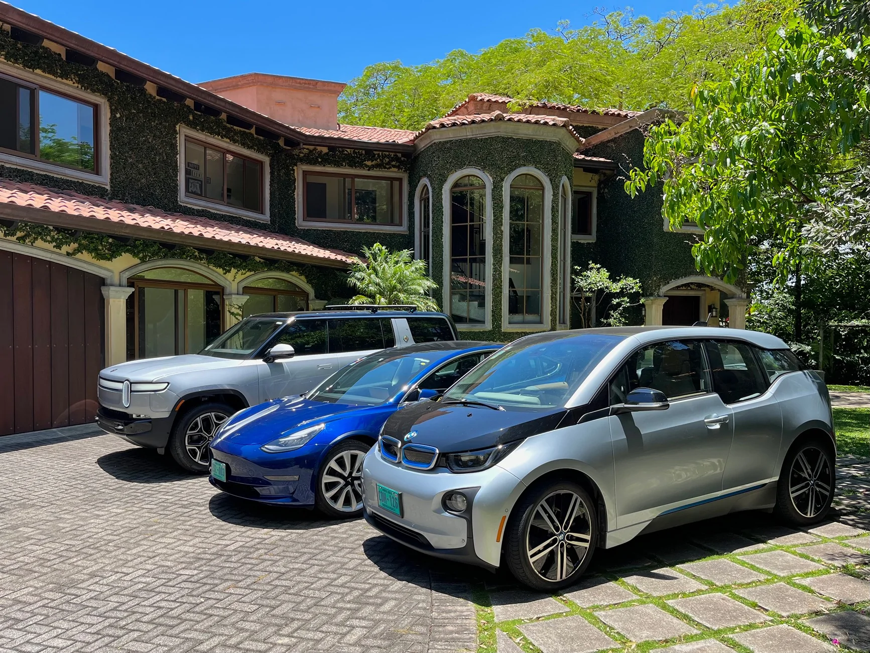 Rivian R1T R1S What do you park your Rivian next to? 7BFE4051-571A-472E-AF7A-C3D086A229A12023-04-15_11-57-09_857