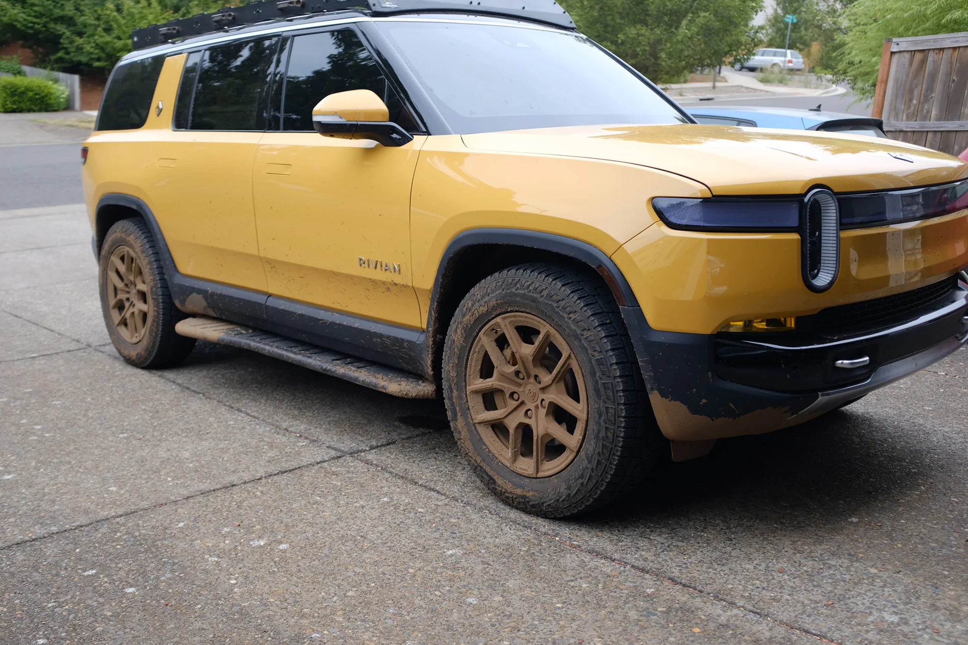 Rivian R1T R1S ? COMPASS YELLOW R1S  Photos DSCF0023