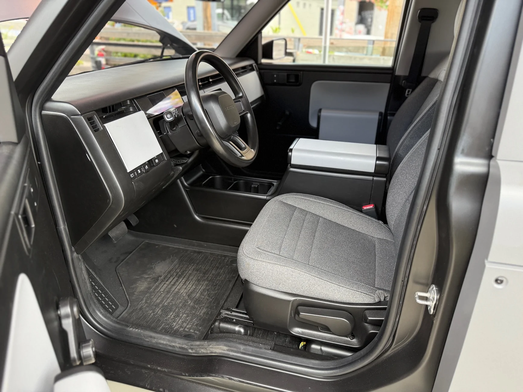 Rivian R1T R1S SLATE EV Truck / SUV Info & News IMG_0219