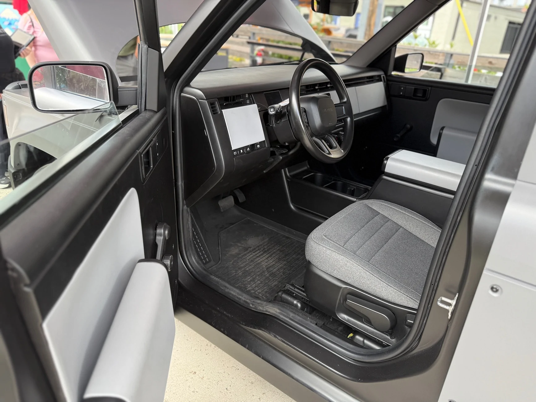 Rivian R1T R1S SLATE EV Truck / SUV Info & News IMG_0224