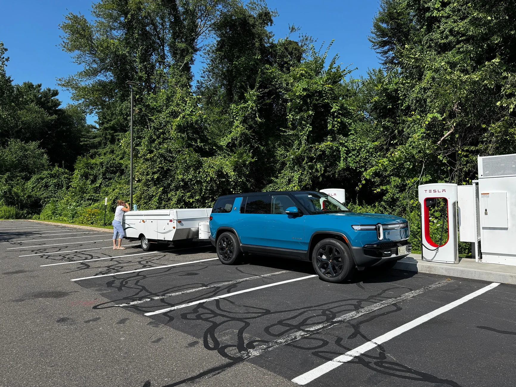 Rivian R1T R1S Who says you’ve gotta unhitch to charge? IMG_2163