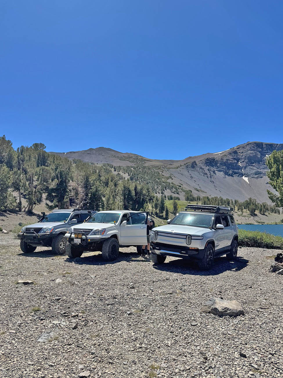 Rivian R1T R1S Inspired Overland RTT installed on R1S stock cross bars IMG_9917