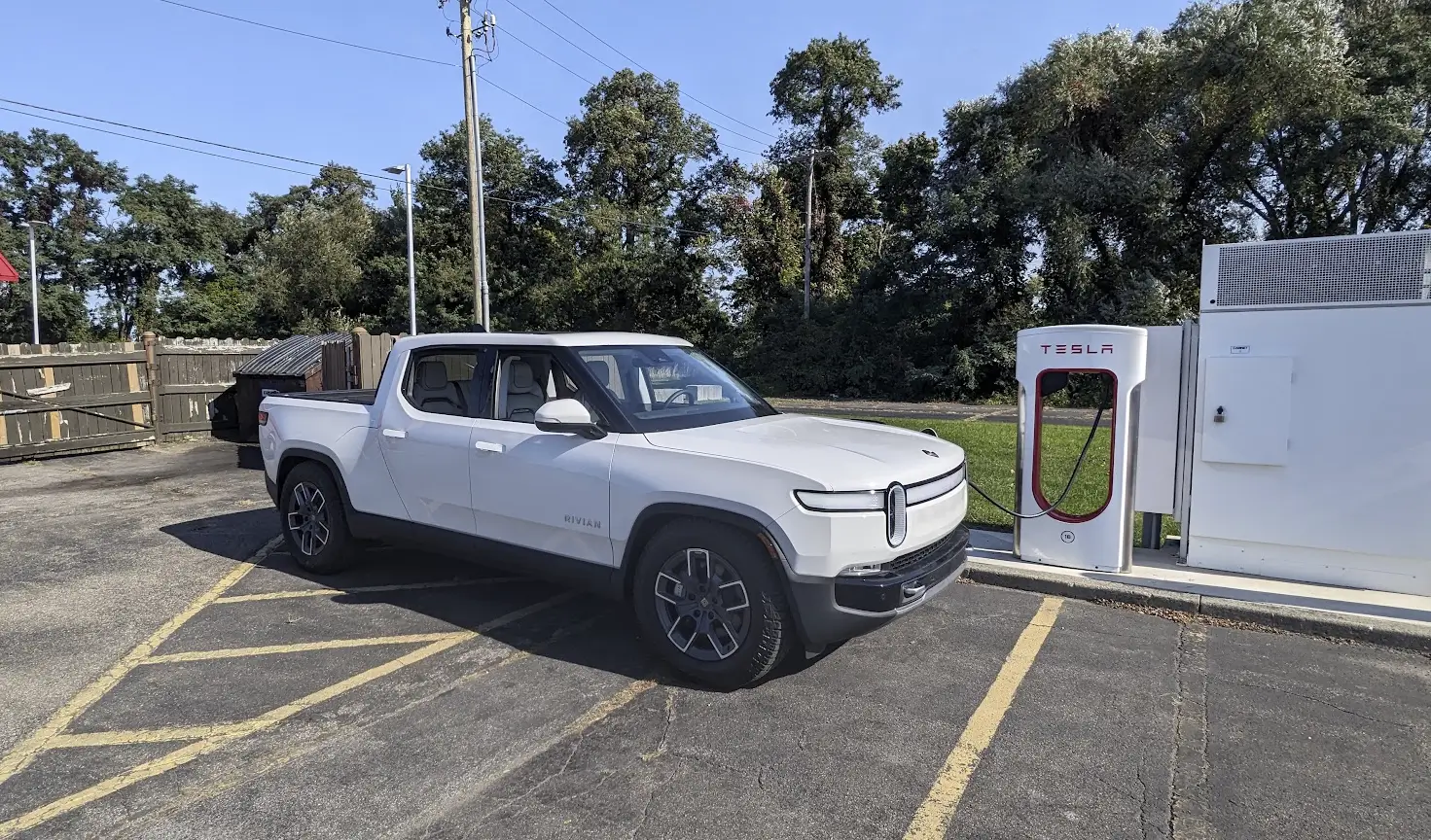 Rivian R1T R1S Tesla Chargers - Reach issue 1754509247187-w0