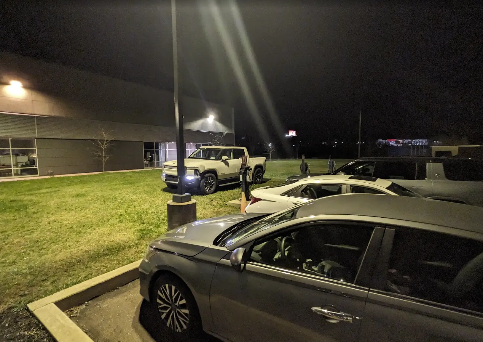 Rivian R1T R1S Tesla Chargers - Reach issue 1754509316016-3z