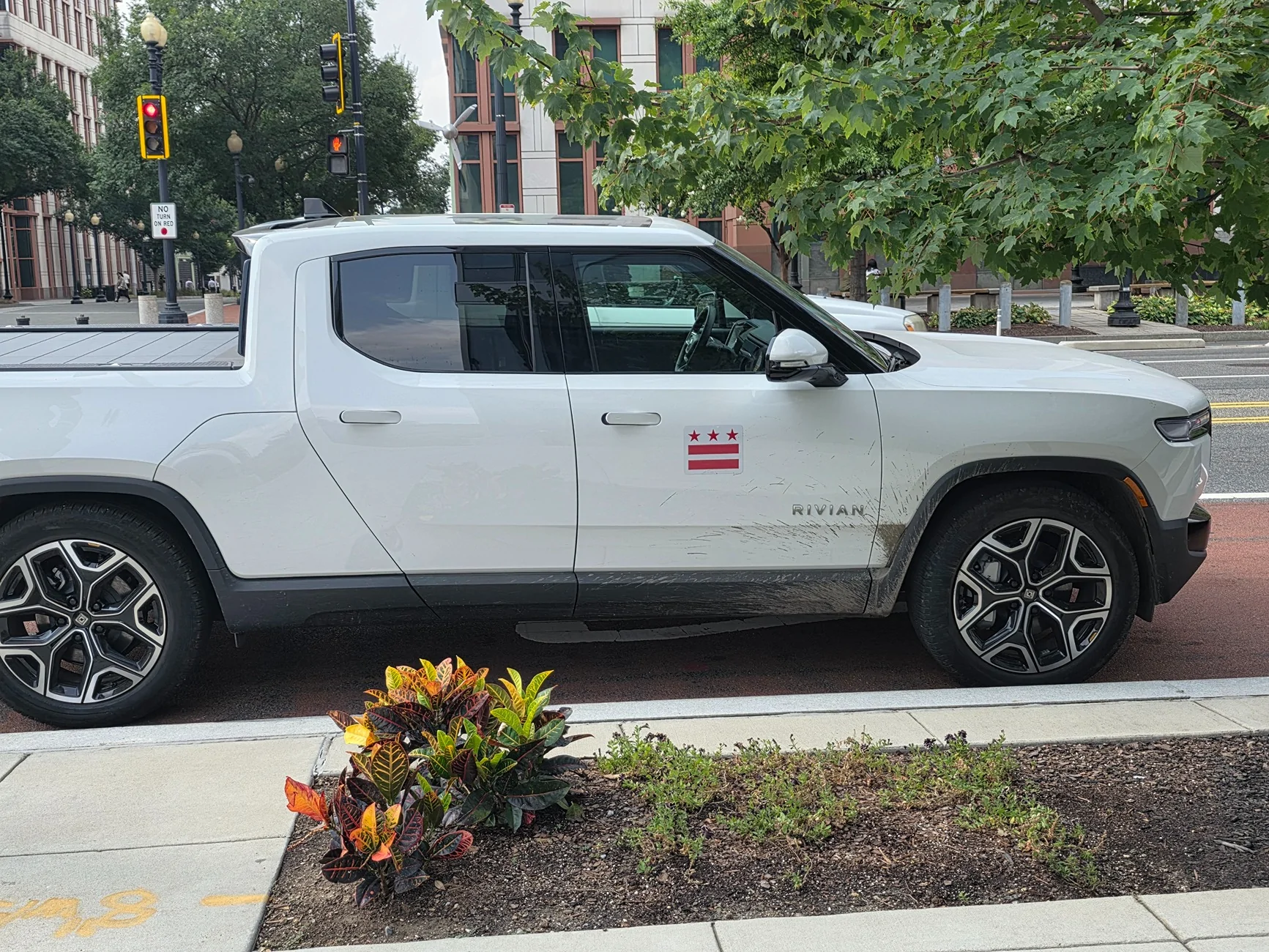 Rivian R1T R1S D.C. R1T DOT Fleet 20250807_100404