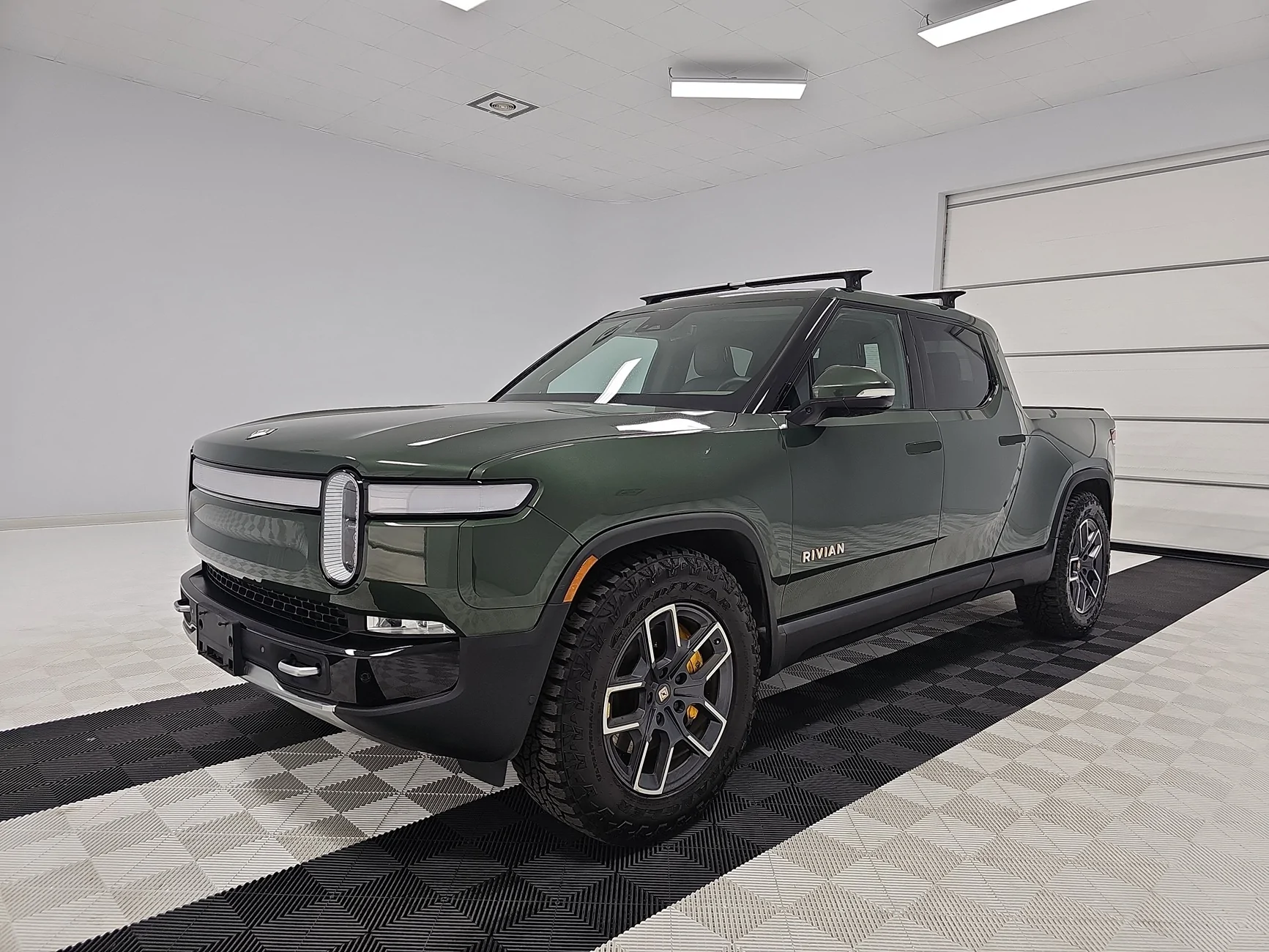 Rivian R1T R1S 20" Goodyear Wrangler Ultraterrain AT tires?? R1T 11368436b1034f12a032c514591f3c95