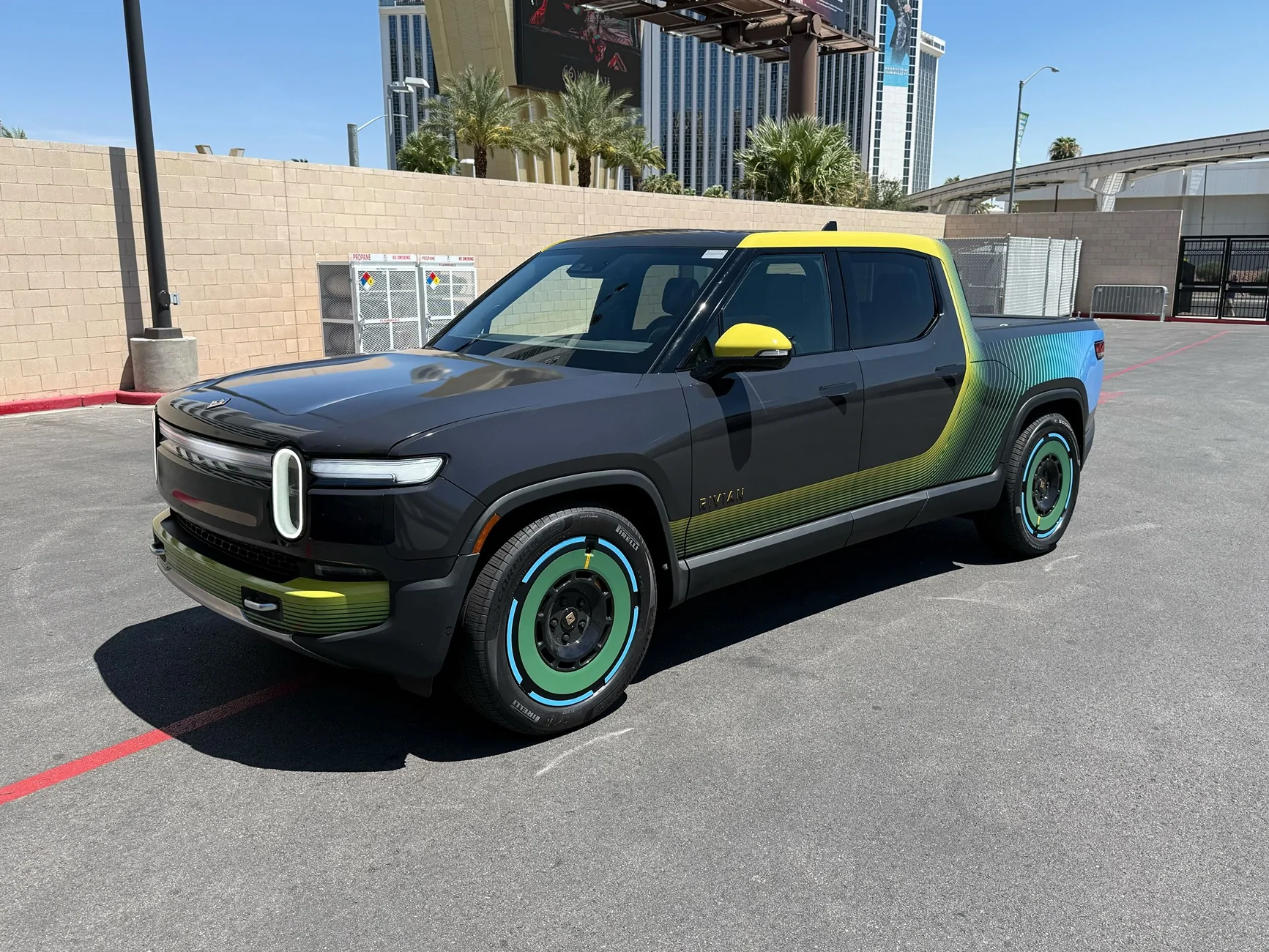 Rivian R1T R1S Rivian brings wrapped R1T & EDV to the DEF CON hacker convention wrapped R1T & EDV to the DEF CON hacker convention 4