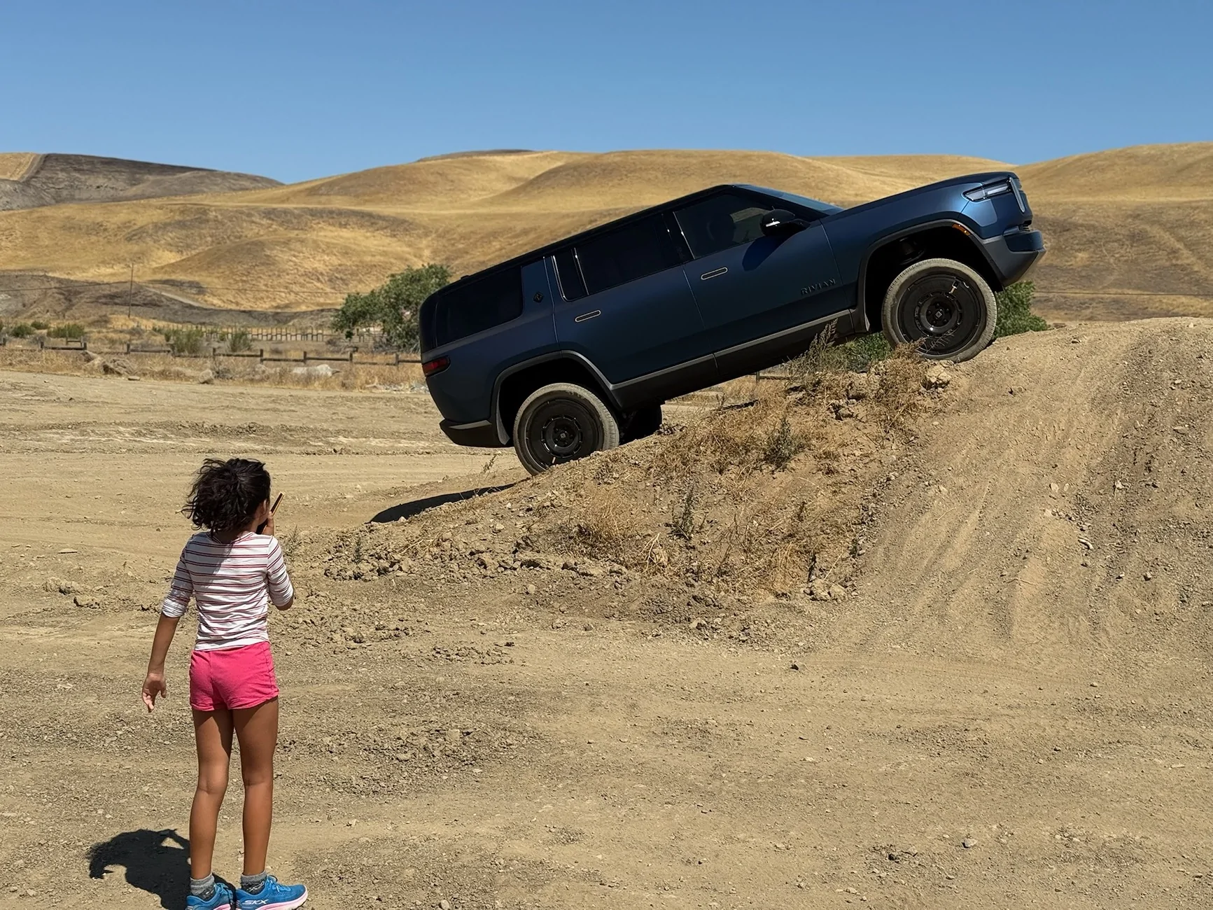 Rivian R1T R1S Off-roading with 22" Range wheels on R1S Dual Standard? IMG_8866