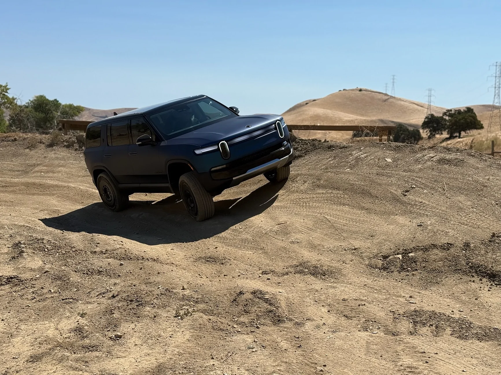 Rivian R1T R1S Off-roading with 22" Range wheels on R1S Dual Standard? IMG_8890