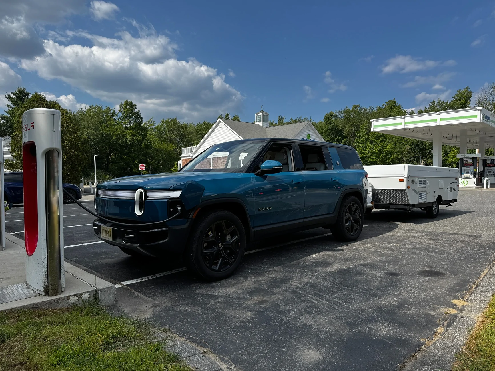 Rivian R1T R1S DCFC while navigating a multi-point route IMG_2311
