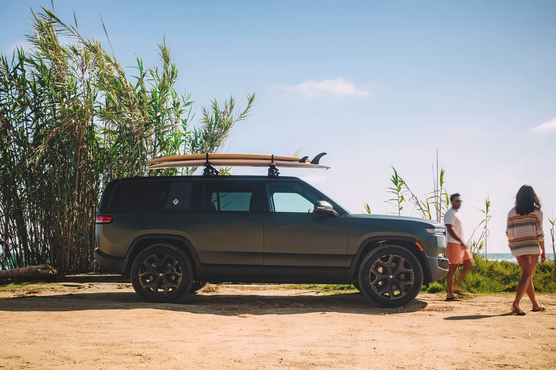 Rivian R1T R1S "Road Trip Package" announced. Saves $1,200 on upgrades and accessories GyLiNyjaMAAkS5s