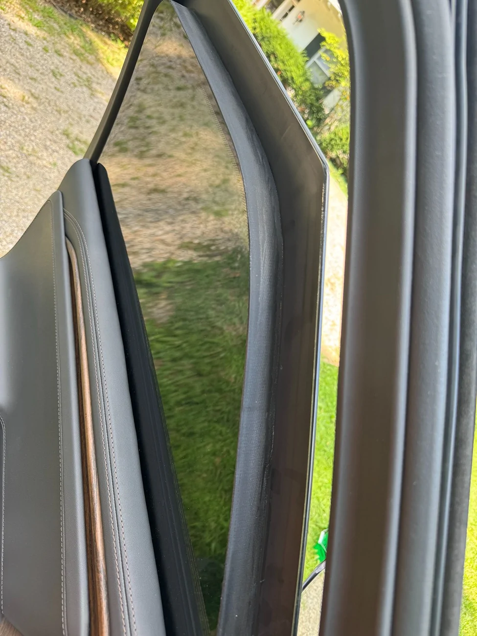 Rivian R1T R1S Did someone say Armor? Real Ballistic Armored (Bulletproof) R1S Tri Motor in production process... R1S_Ballistic_Glass