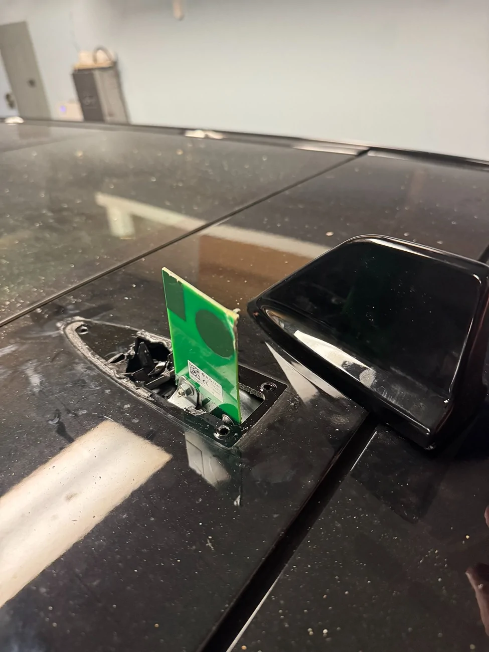 Rivian R1T R1S Shark fin antenna replacement R1S IMG_0645