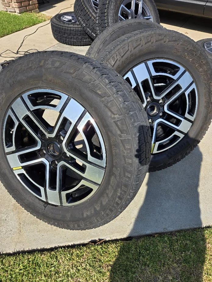 Rivian R1T R1S (4) 20" AT Bright wheels 20250814_161517