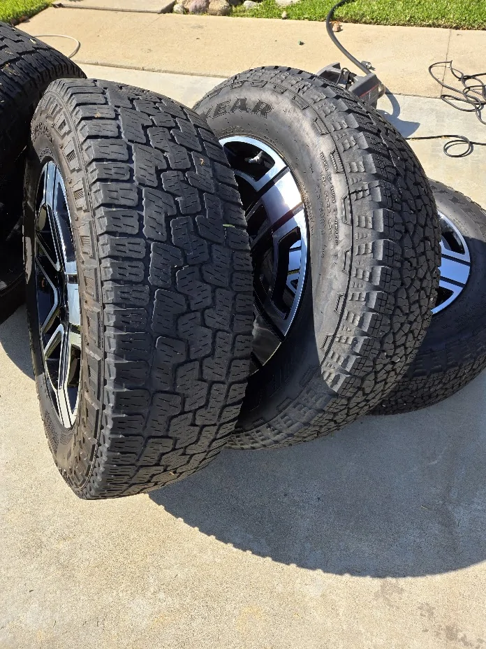 Rivian R1T R1S (4) 20" AT Bright wheels 20250814_161526