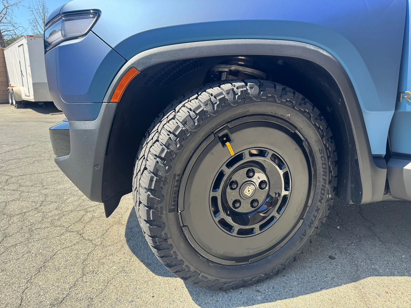 Rivian R1T R1S Off-roading with 22" Range wheels on R1S Dual Standard? IMG_4308