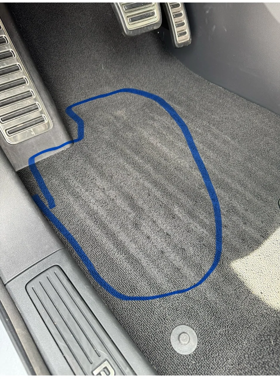 Rivian R1T R1S PSA for all Gen 1 owners! Check your carpets for signs of moisture IMG_1842