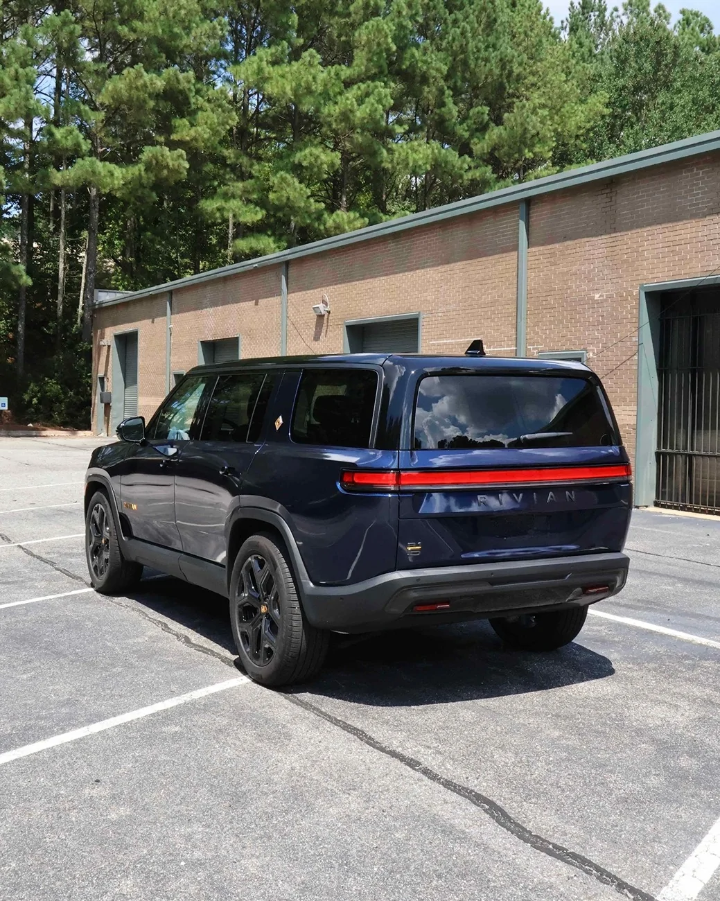 Rivian R1T R1S From Stock Color to Stunning: My R1S in Dark Blue Wrap 1000004751 (1)