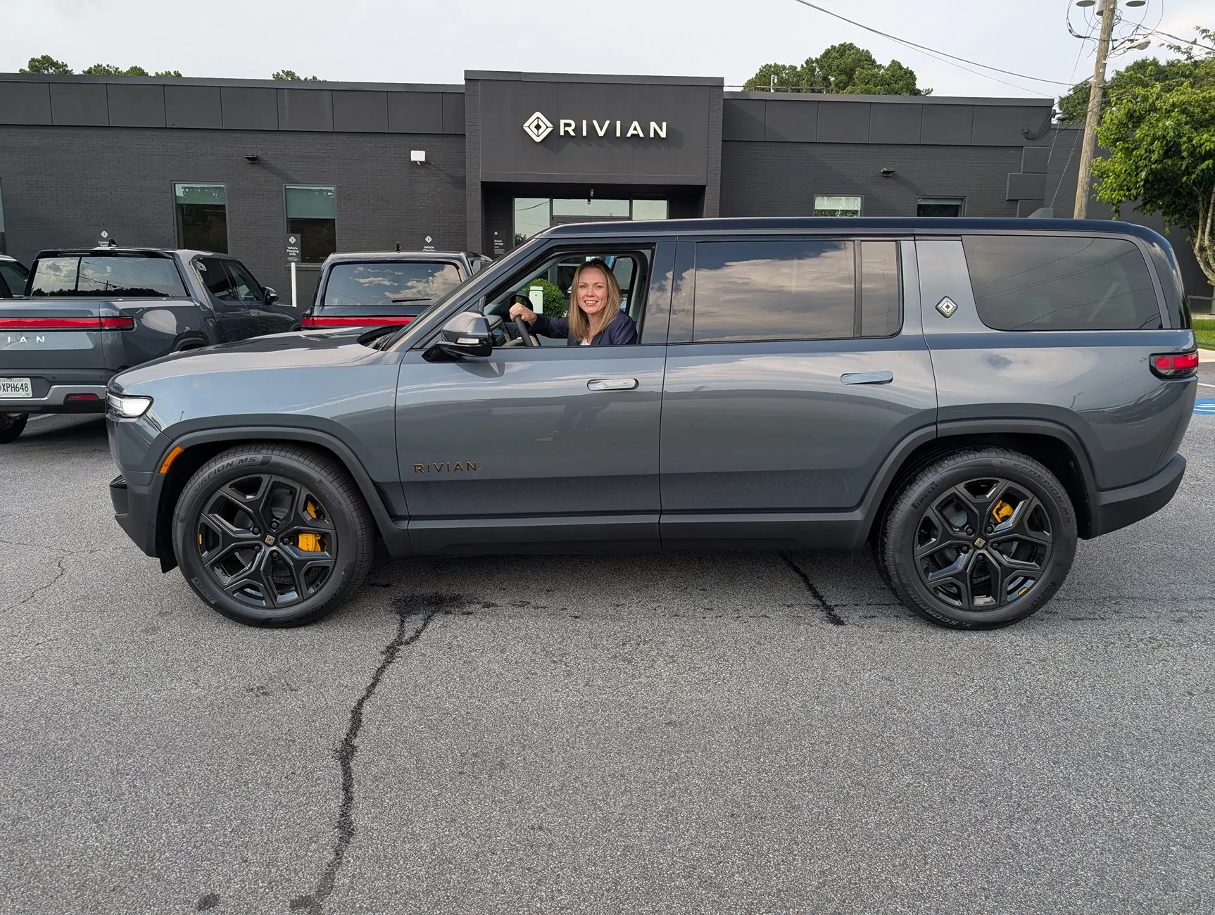 Rivian R1T R1S From Stock Color to Stunning: My R1S in Dark Blue Wrap PXL_20250627_222135125