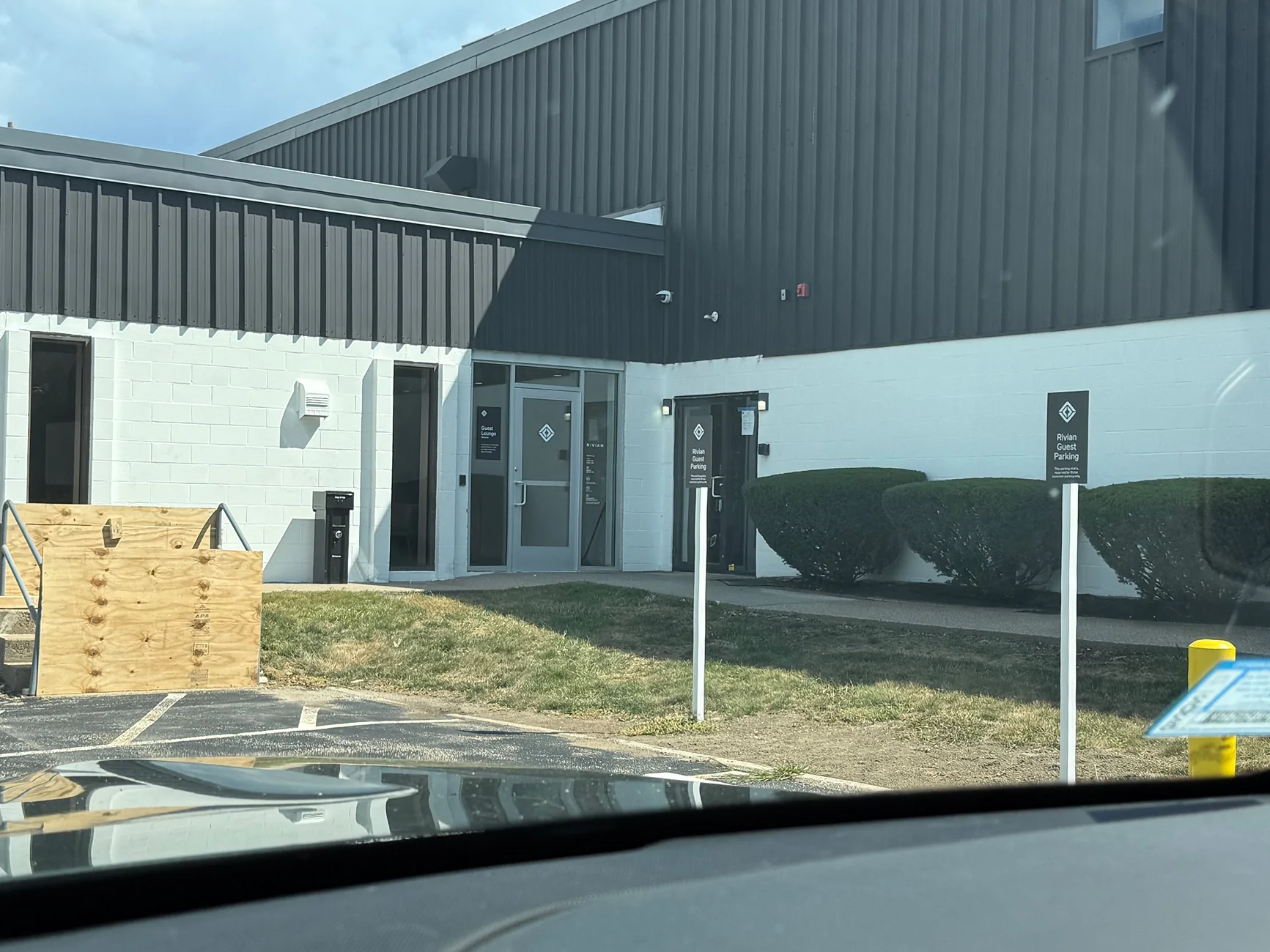 Rivian R1T R1S Canton MA Service and Demo Center...? IMG_2177