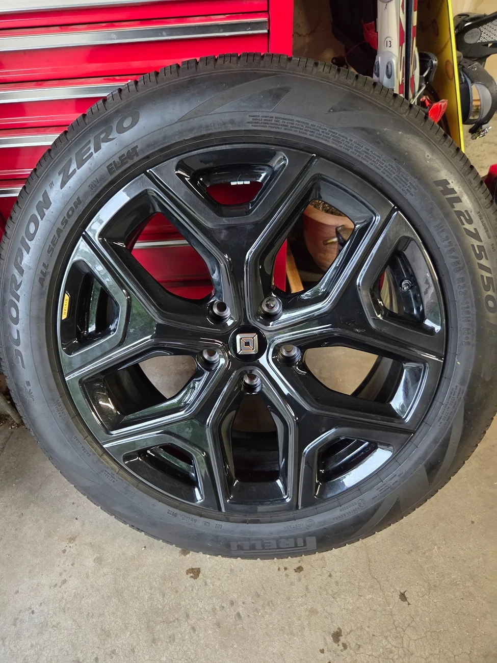 Rivian R1T R1S FS/WTT: OEM 22" Sport Dark set 20250824_182954