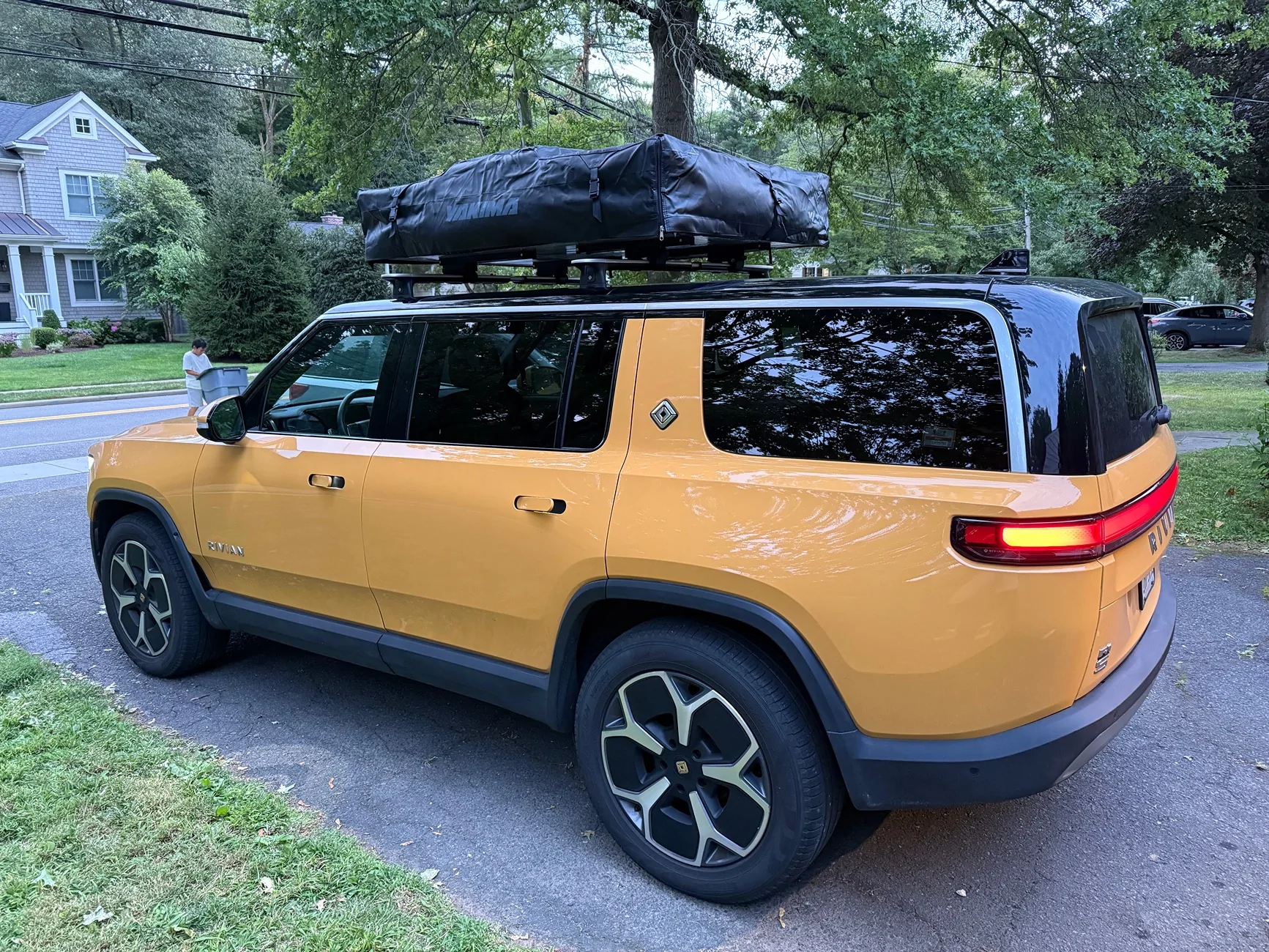 Rivian R1T R1S Yakima Skyrise medium RTT < $1000! IMG_8910