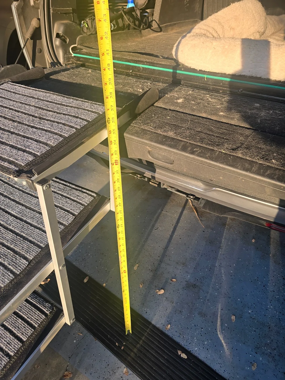 Rivian R1T R1S R1S tailgate height 20250825_070722
