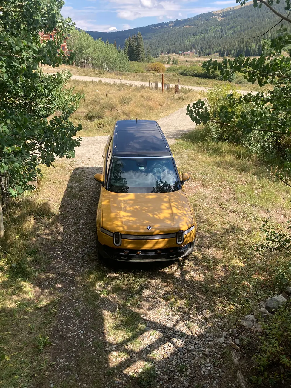 Rivian R1T R1S ? COMPASS YELLOW R1S  Photos 1756182580781-ev