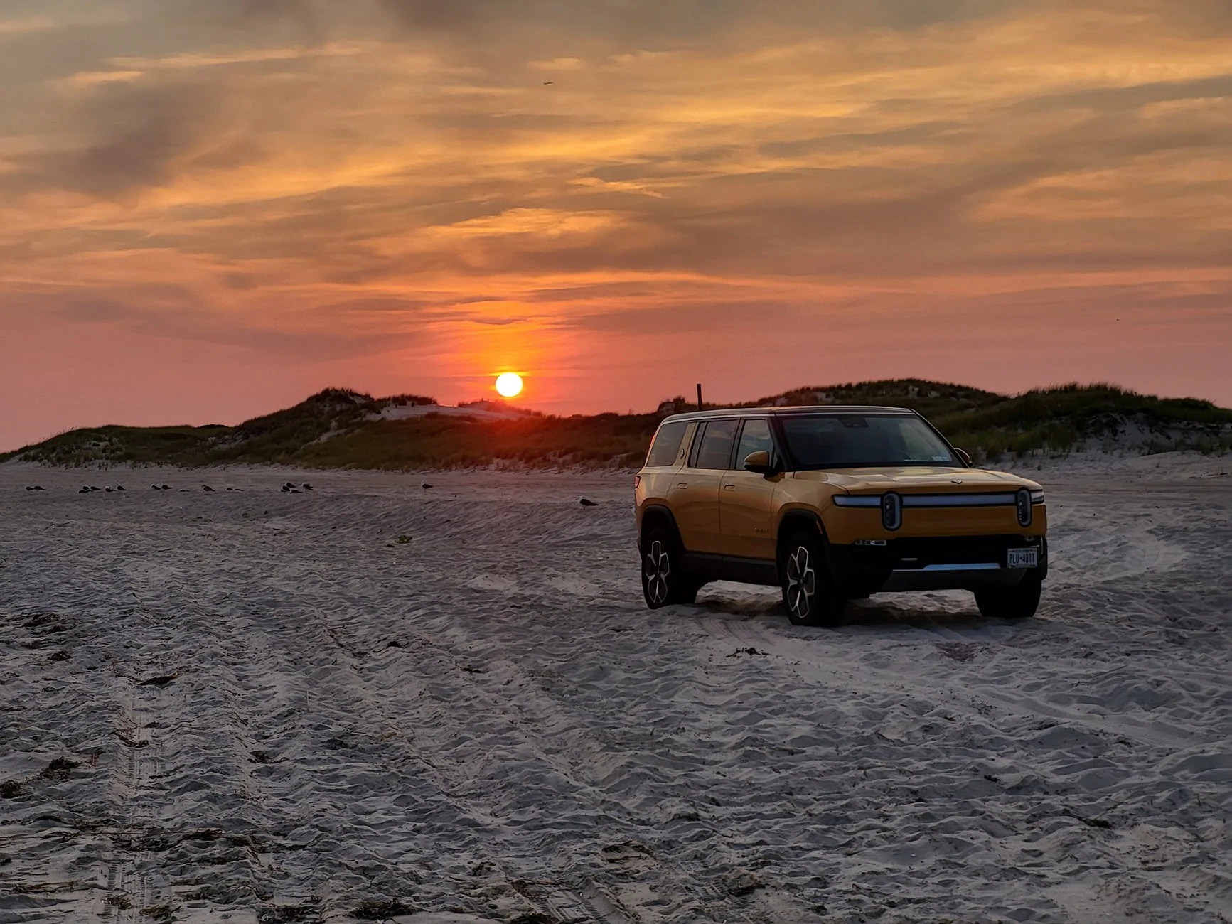 Rivian R1T R1S ? COMPASS YELLOW R1S  Photos 20250810_194613