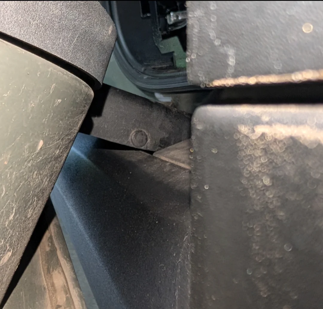 Rivian R1T R1S Stuck Gear Tunnel Door (Gen 2 Quad Max) 1000005488