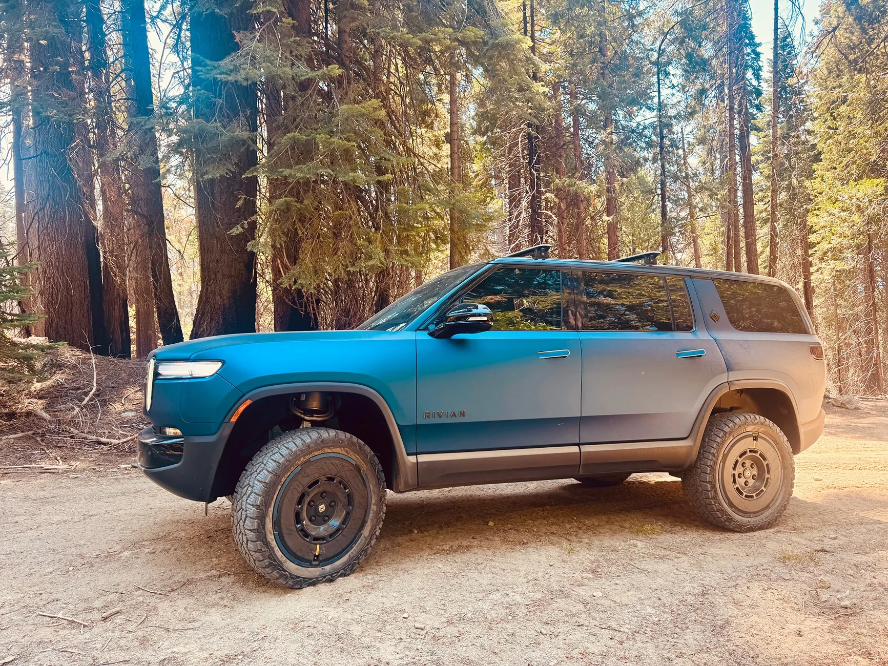 Rivian R1T R1S Off-roading at Shuteye Peak (Sierra National Forest) with our R1S IMG_4490