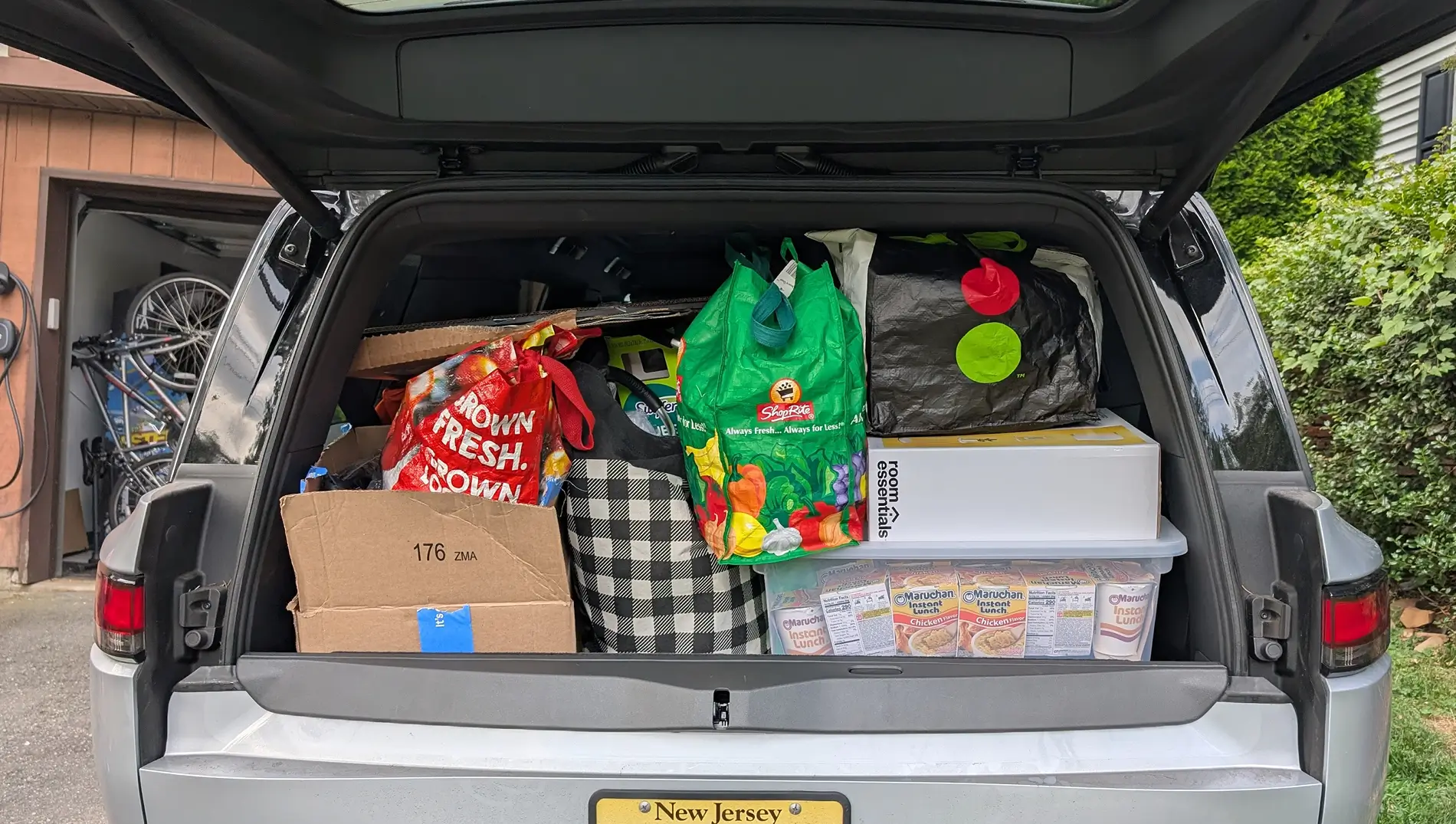Rivian R1T R1S Loading a R1S with College Stuff 1756773211105-sx