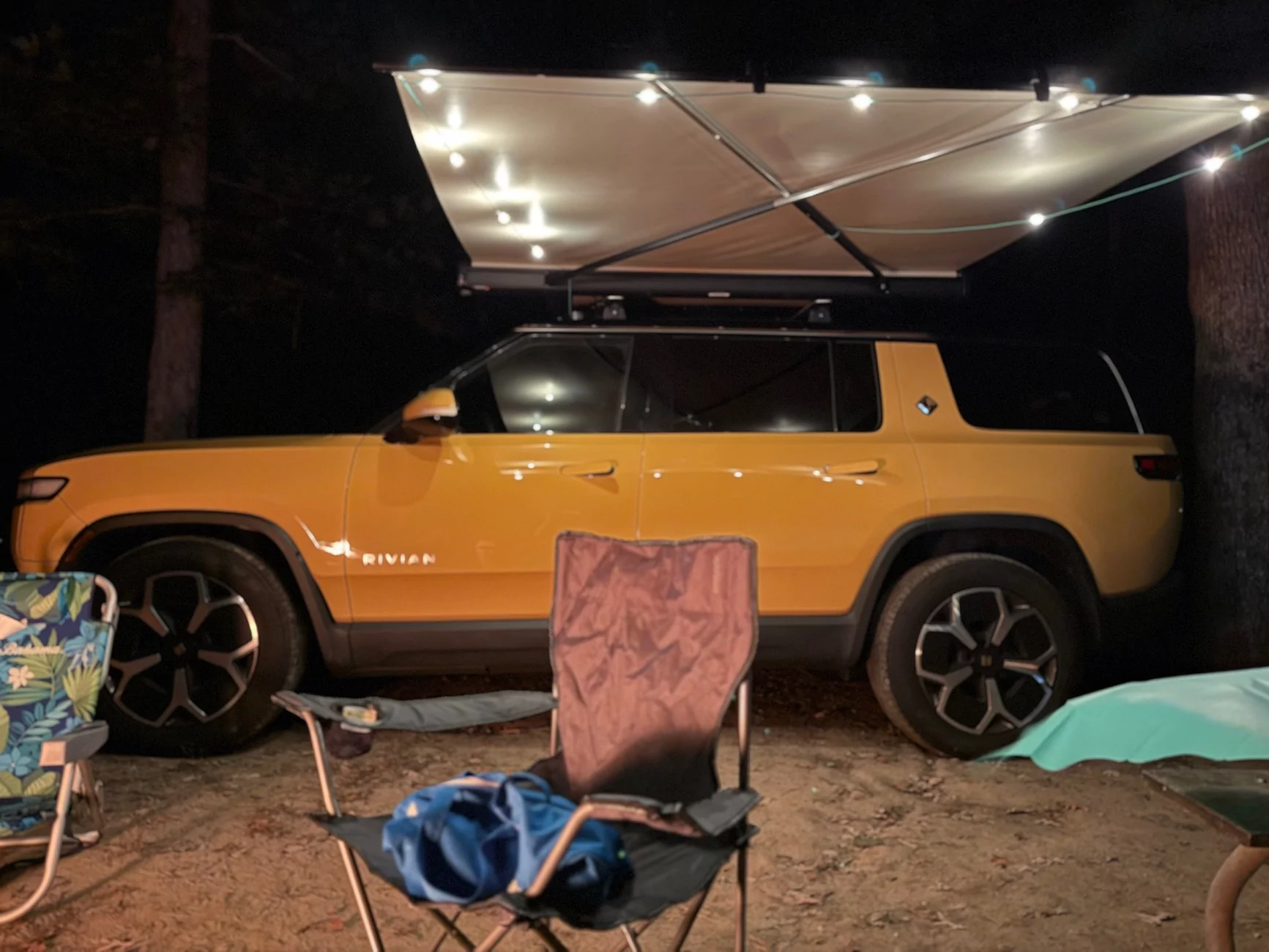 Rivian R1T R1S ? COMPASS YELLOW R1S  Photos IMG_9012