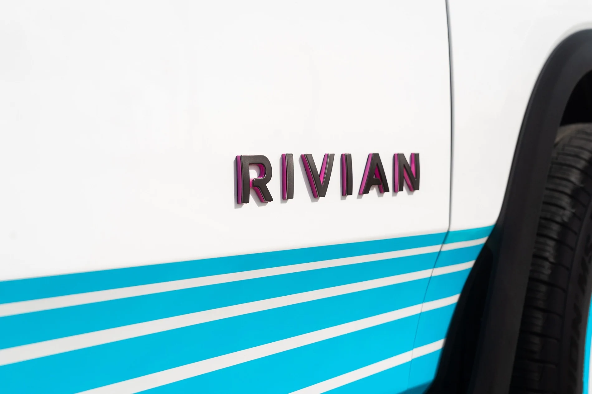 Rivian R1T R1S Miami style Tri-Motor R1S celebrates Brickell Space grand opening Gz24c32bEAA23Oq