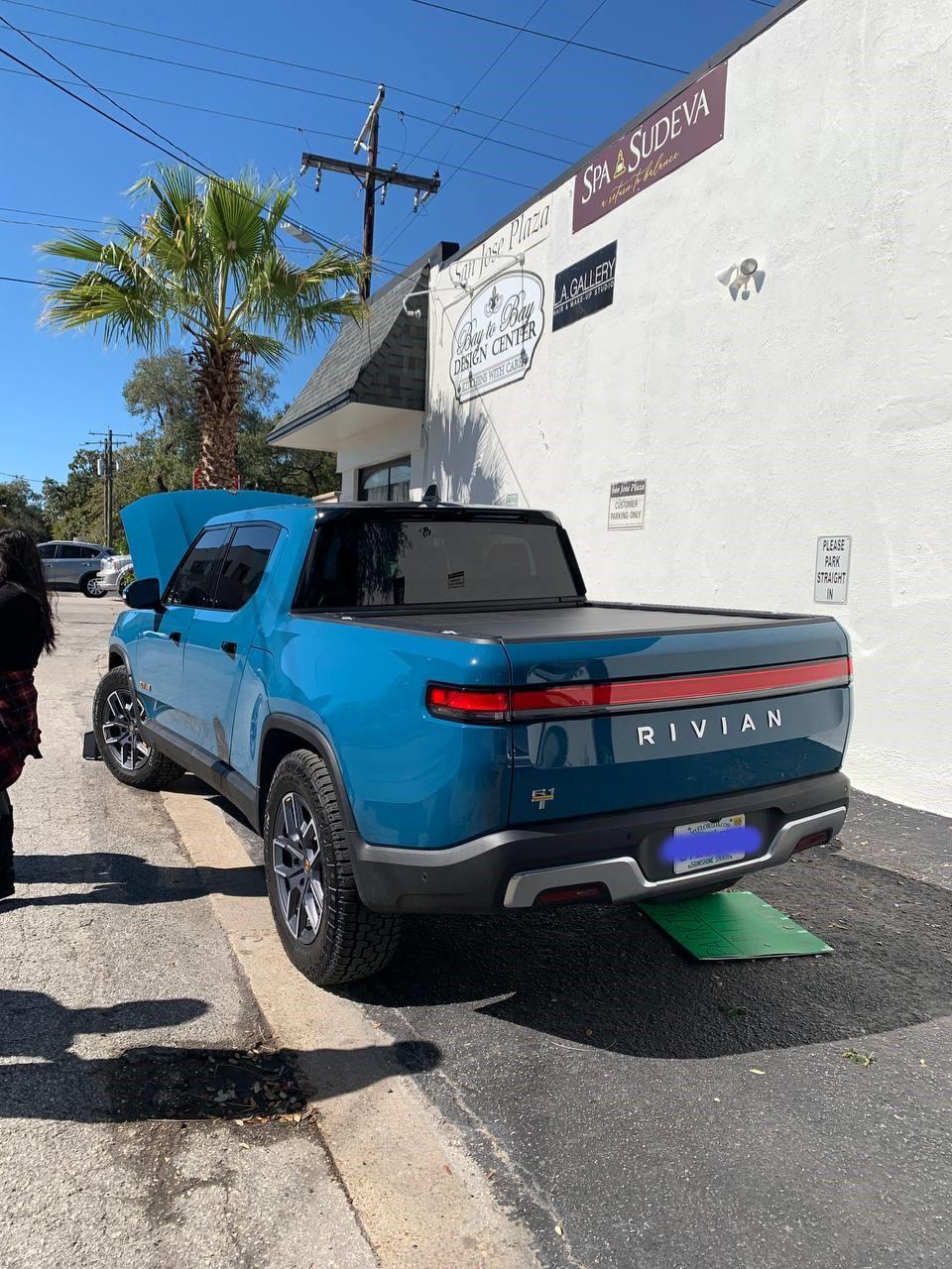 Rivian R1T R1S Florida/Southeast left in the dark Matt rear blackout