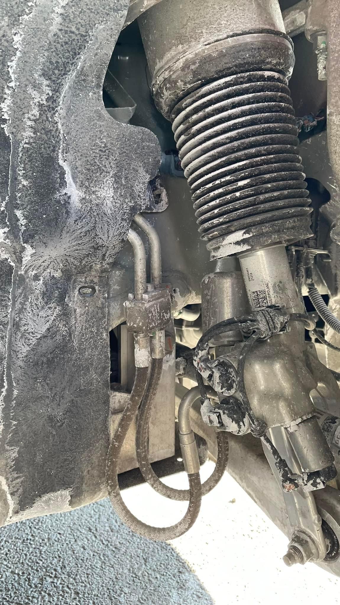 Rivian R1T R1S Pic request: R1T underside / undercarriage with and without Off-Road Upgrade F6CDA0C5-7C22-4002-AE18-7F9999929B75