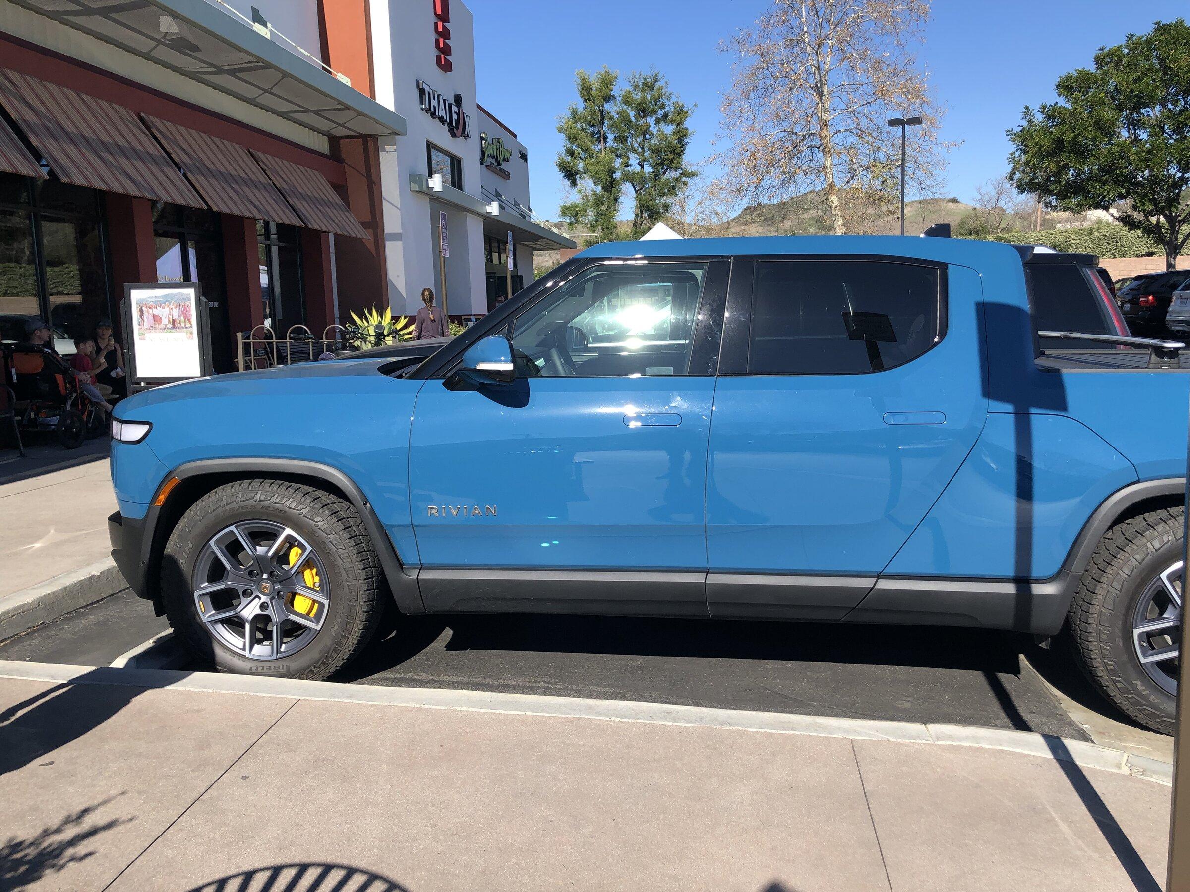 Rivian R1T R1S RIVIAN BLUE Rivian Photos 27C03771-72AD-4396-94E2-DFDFA28868C5