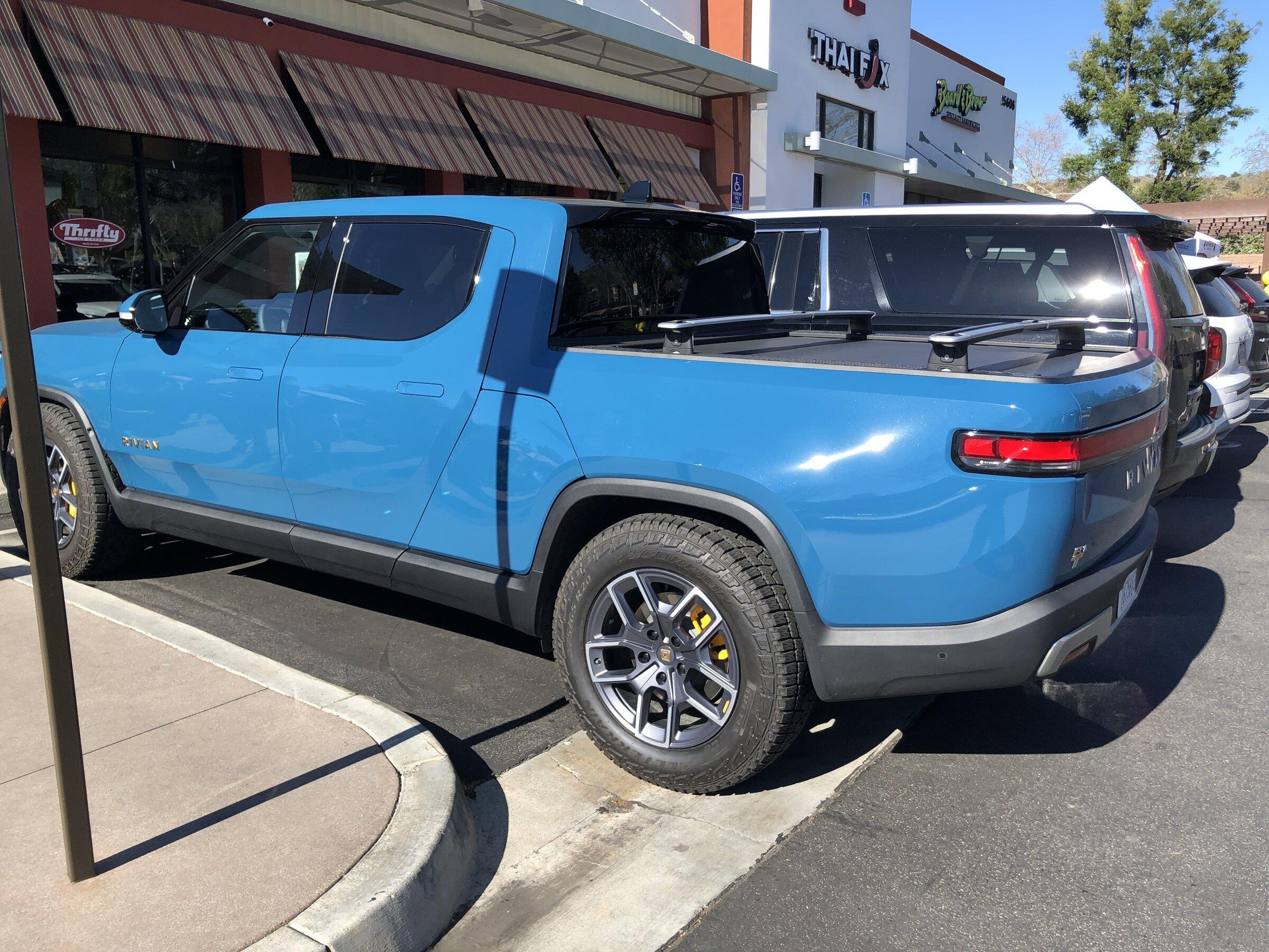 Rivian R1T R1S RIVIAN BLUE Rivian Photos B923964F-83B4-46E6-9352-BA7250CA1774