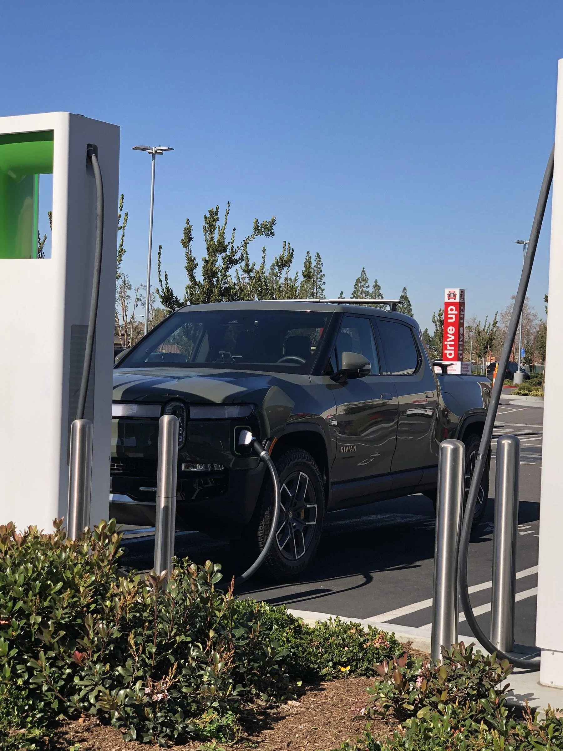 Rivian R1T R1S LAUNCH GREEN R1T Photos 9BAB2FB2-672C-4380-8364-D9F4A0CD68A2