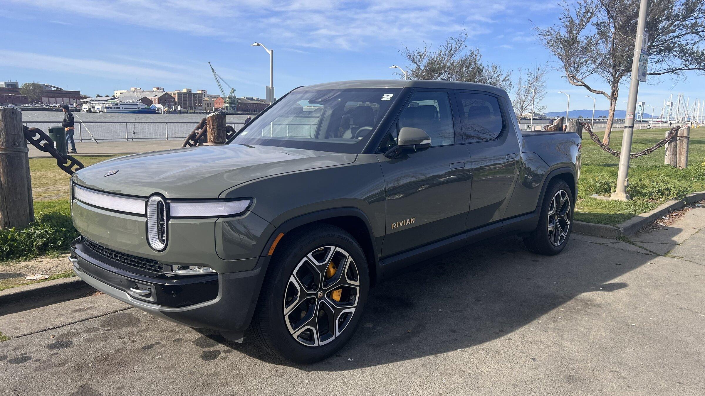 Rivian R1T R1S Pictures of an R1T with 22" sport bright in the wild? 1903C59C-26A6-4ACD-9B87-012BCC083F7A