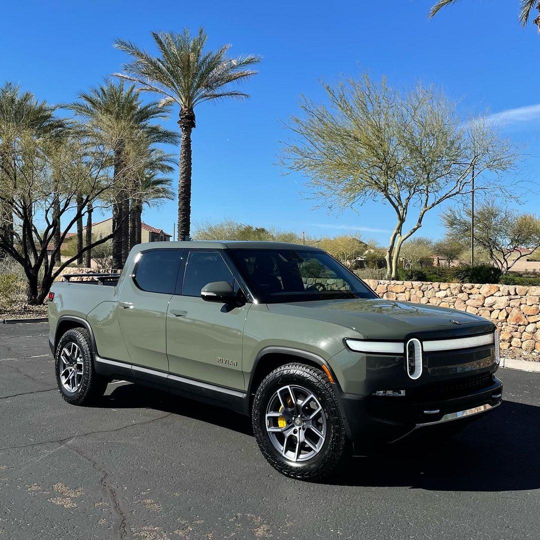 Rivian R1T R1S LAUNCH GREEN R1T Photos 272863101_615962839702046_2153867478505630746_n