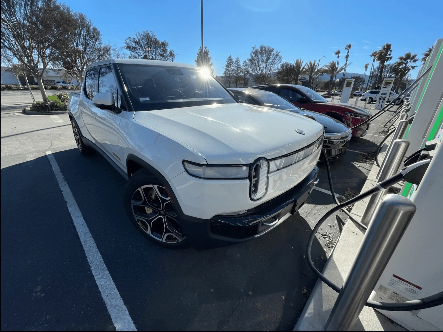 Rivian R1T R1S GLACIER WHITE R1T  Photos Screen Shot 2022-02-03 at 7.25.42 PM