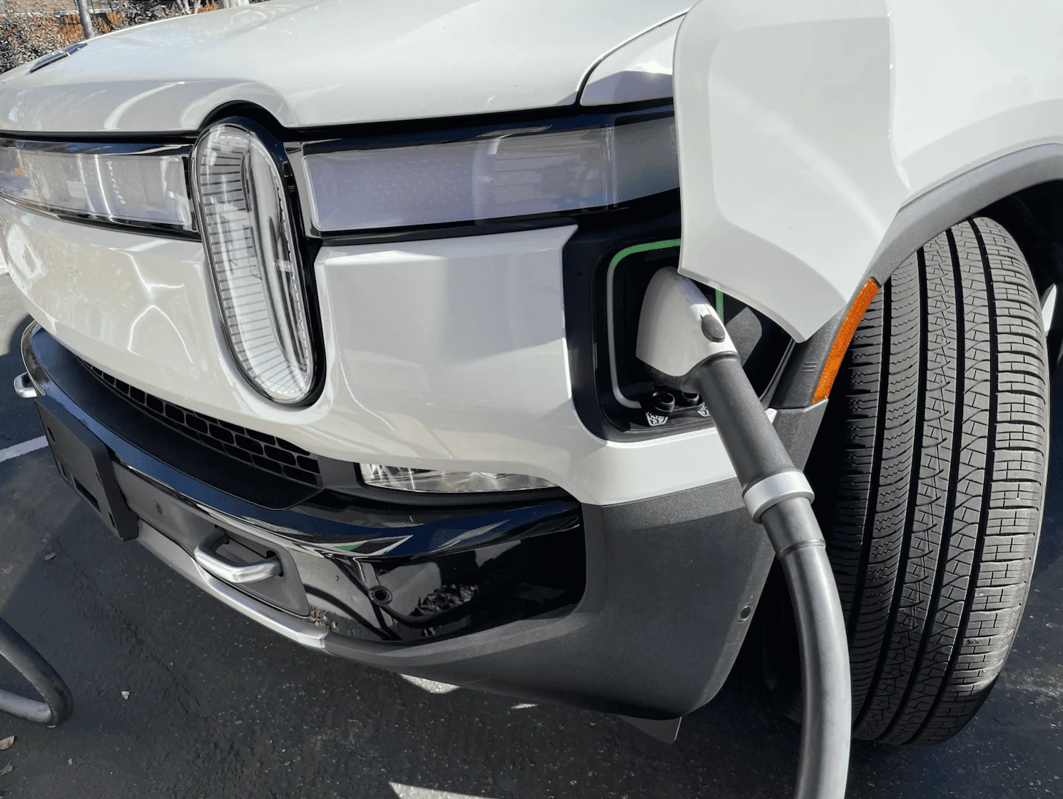 Rivian R1T R1S GLACIER WHITE R1T  Photos Screen Shot 2022-02-03 at 7.26.53 PM
