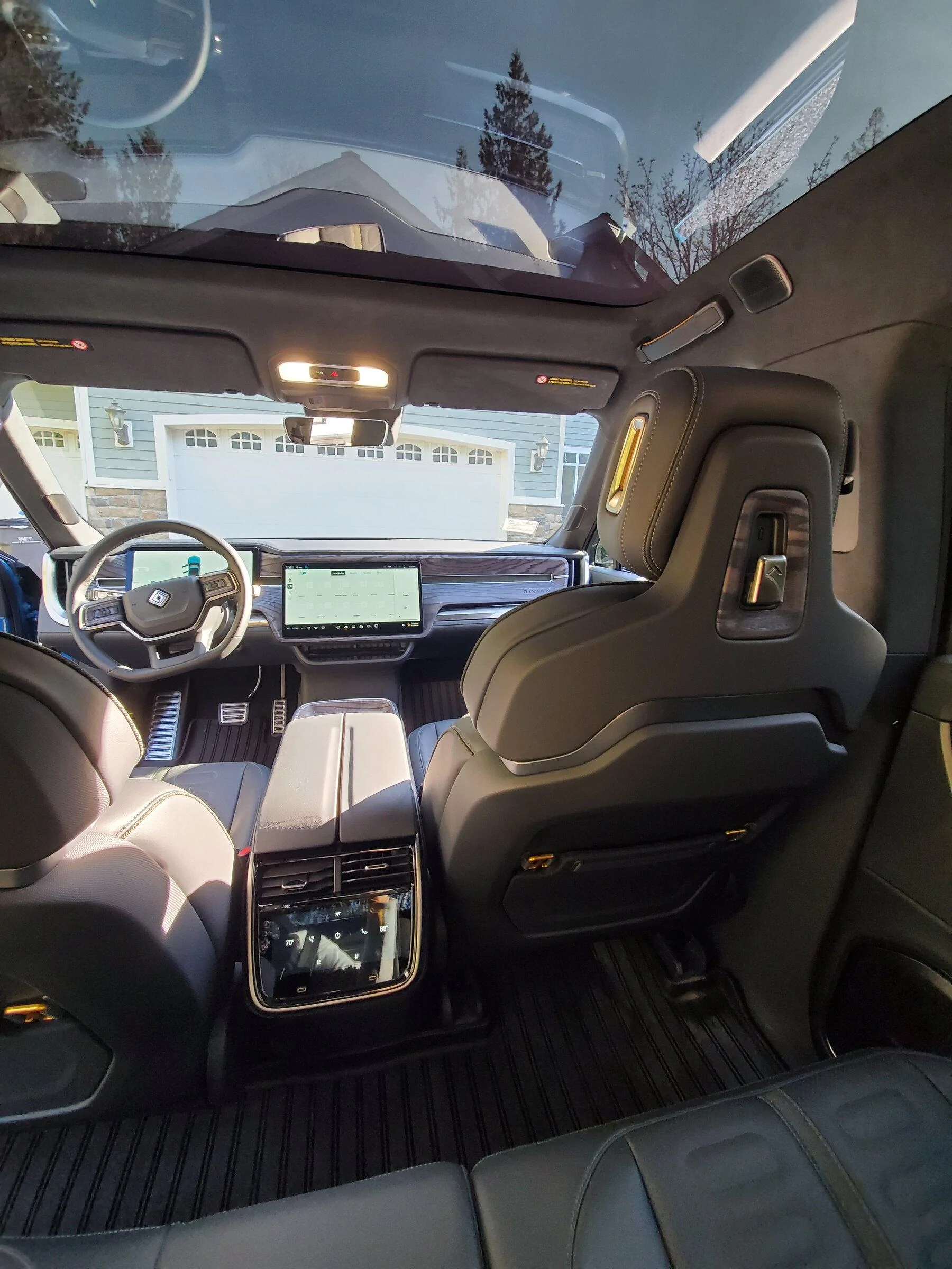 Rivian R1T R1S Rear screen options 20211117_115151