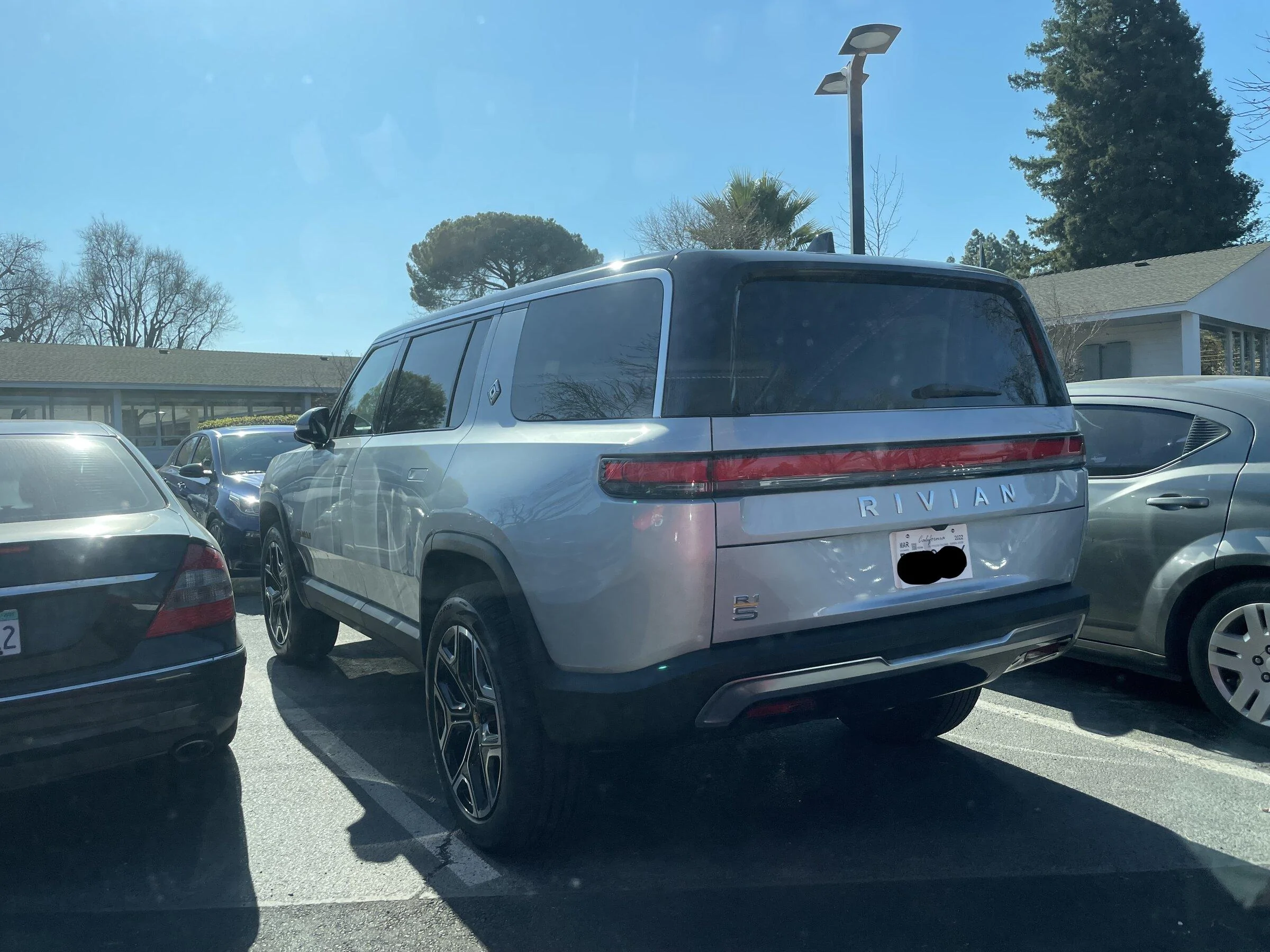 Rivian R1T R1S LA SILVER Rivian Photos R1S