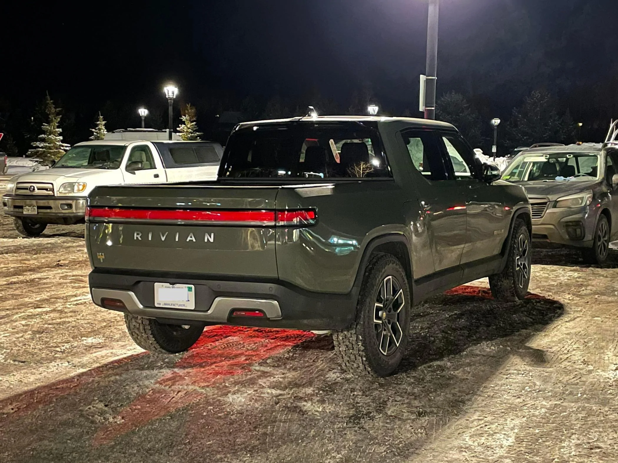 Rivian R1T R1S LAUNCH GREEN R1T Photos itm9em8zbbg81