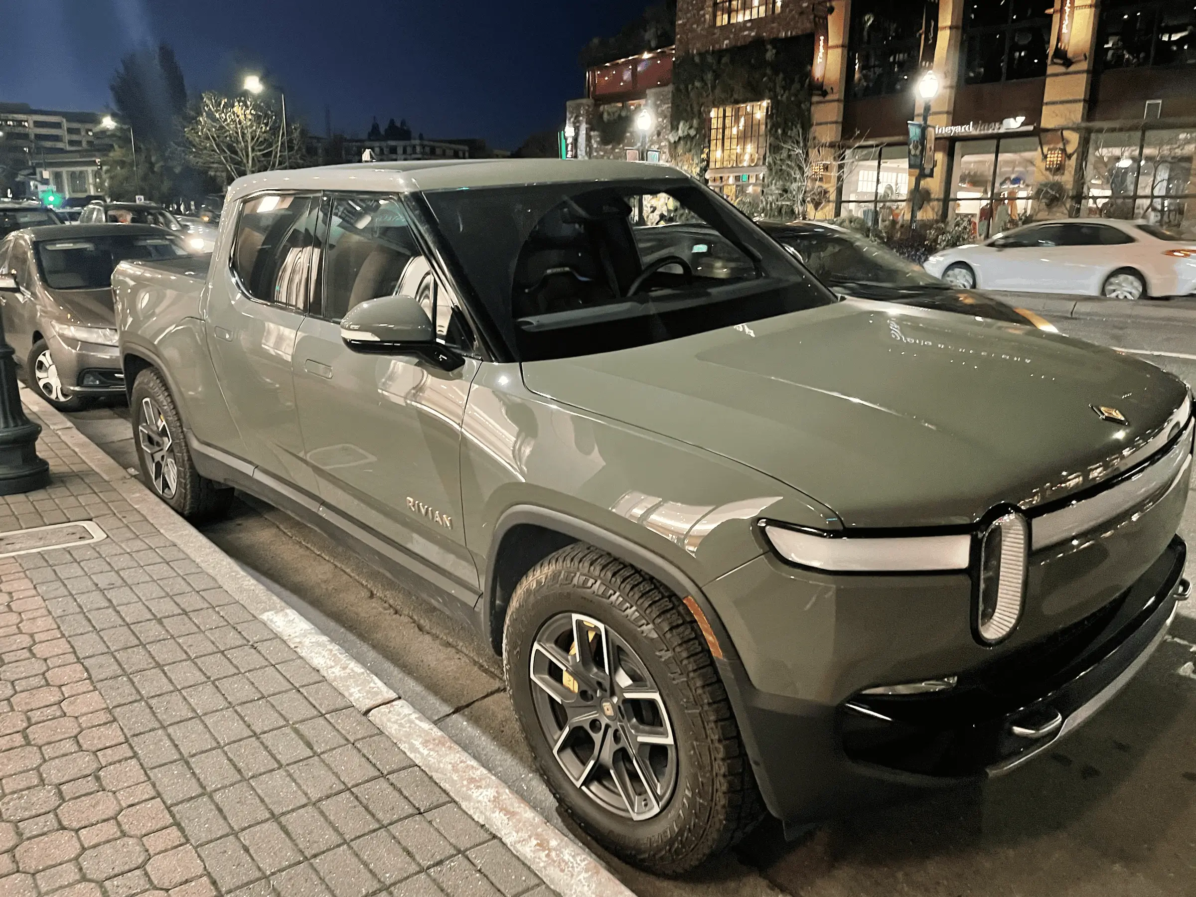 Rivian R1T R1S GLACIER WHITE R1T  Photos tempImagemTiD9J