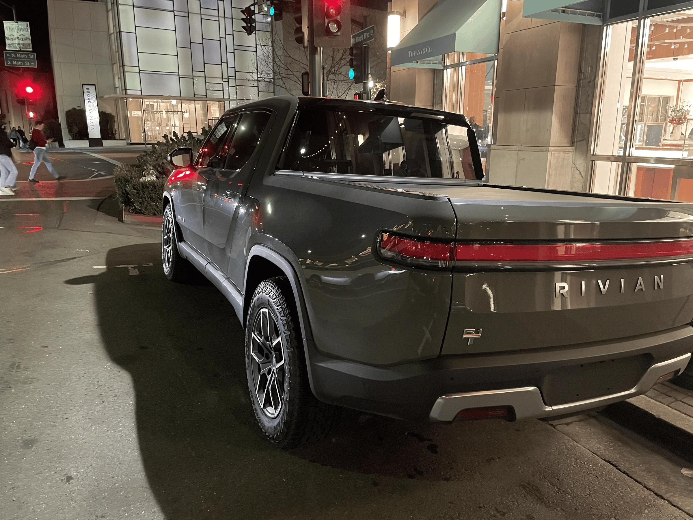 Rivian R1T R1S GLACIER WHITE R1T  Photos tempImageCzhKt