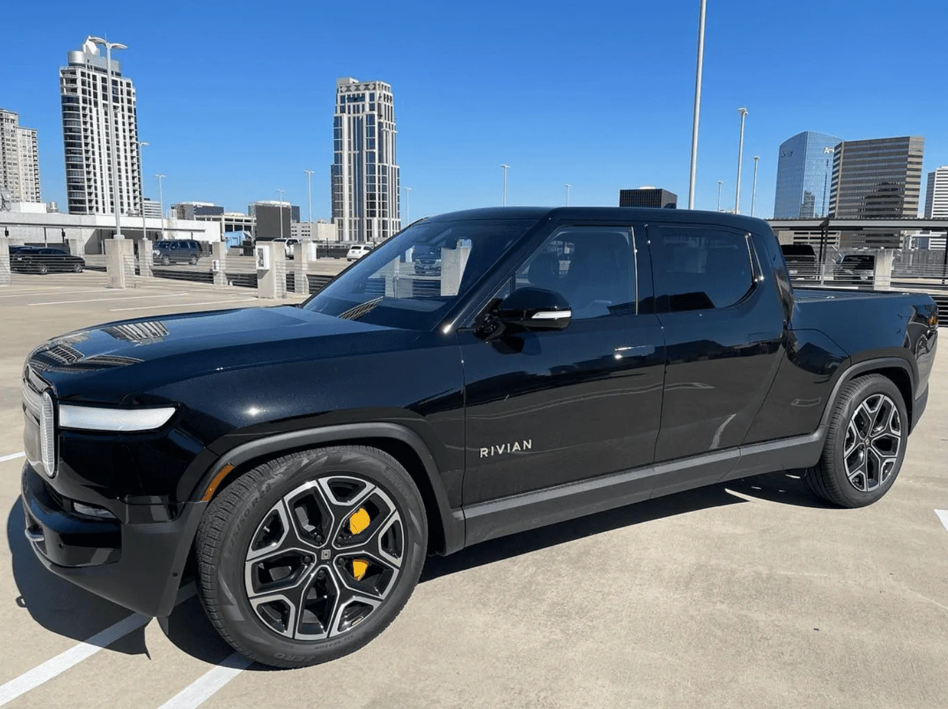 Rivian R1T R1S MIDNIGHT (Black) Rivian Photos Screen Shot 2022-02-07 at 2.45.49 PM